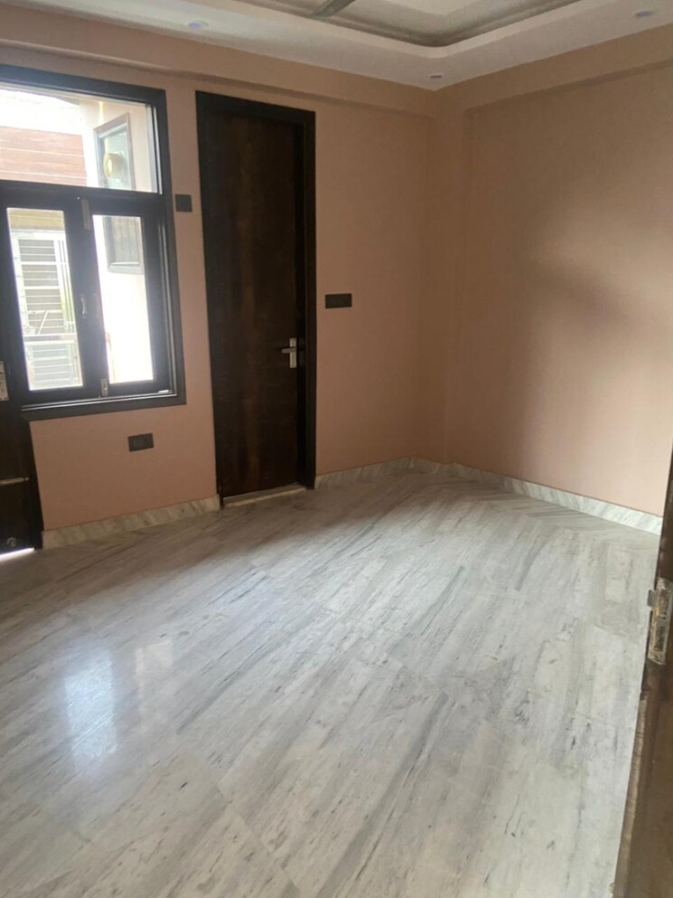 Room, chattarpur 3 Bedroom 110 Sq.Yd. Builder Floor In Chattarpur Delhi 8995198