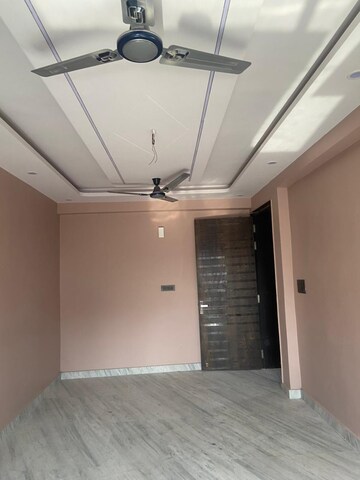 Room in 3 BHK Builder Floor at Chattarpur – for Rent