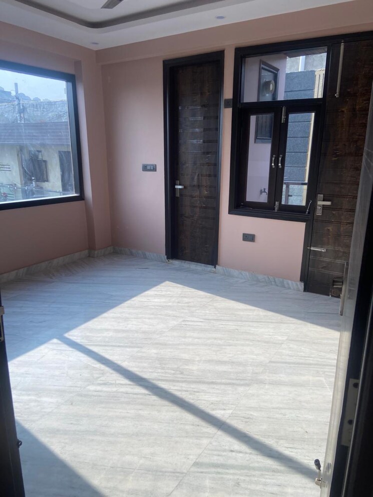 Room, chattarpur 3 Bedroom 110 Sq.Yd. Builder Floor In Chattarpur Delhi 8995198