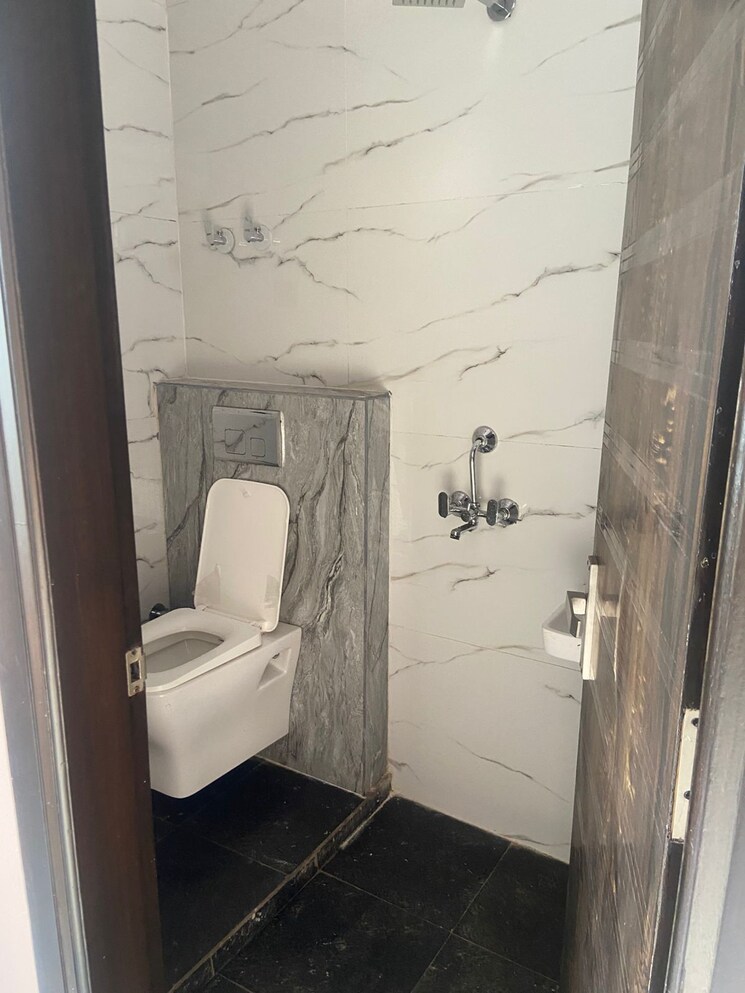 Bathroom, chattarpur 3 Bedroom 110 Sq.Yd. Builder Floor In Chattarpur Delhi 8995198