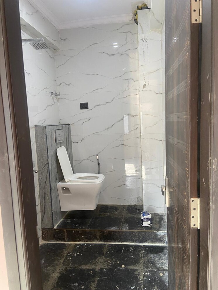 Bathroom, chattarpur 3 Bedroom 110 Sq.Yd. Builder Floor In Chattarpur Delhi 8995198