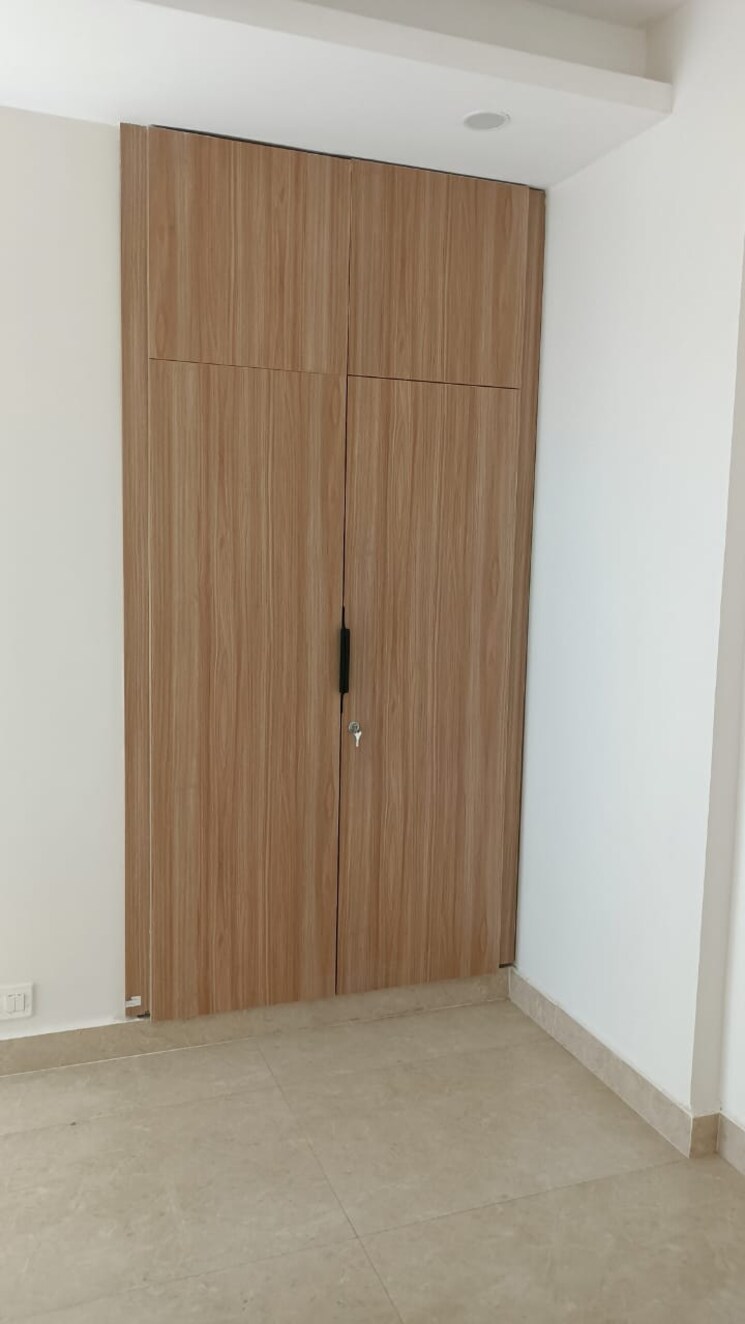 Room, noida central 3 Bedroom 1550 Sq.Ft. Apartment In Noida Central Noida 8995168