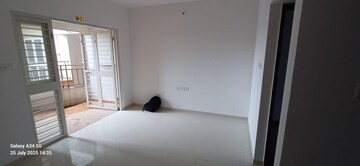 Room in 2 BHK Apartment at Krisala 41 Cosmo, Tathawade – for Rent