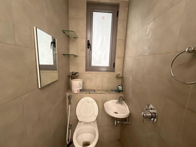 Bathroom, rustomjee-crown 4 Bedroom 3132 Sq.Ft. Apartment In Prabhadevi Mumbai 8995205