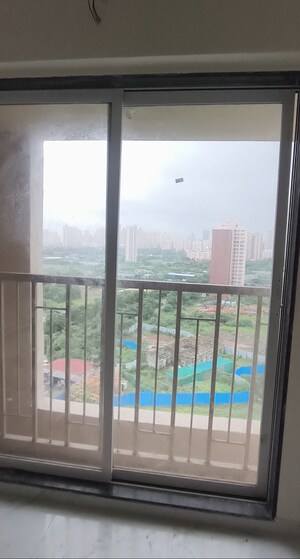 1 BHK Apartment For Sale in Metropolis Bayside, Kasarvadavali