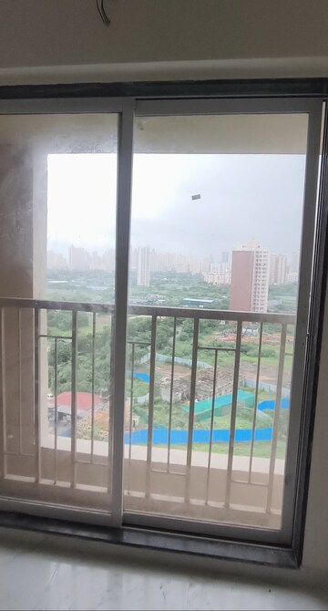 1 BHK Apartment For Sale in Metropolis Bayside, Kasarvadavali