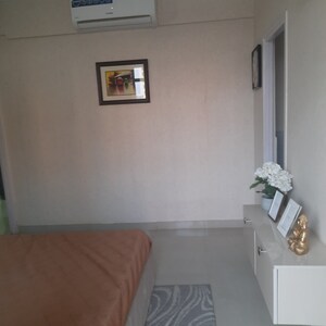 Room in 2 BHK Apartment at Suncity Avenue 76, Sector 76 – for Sale