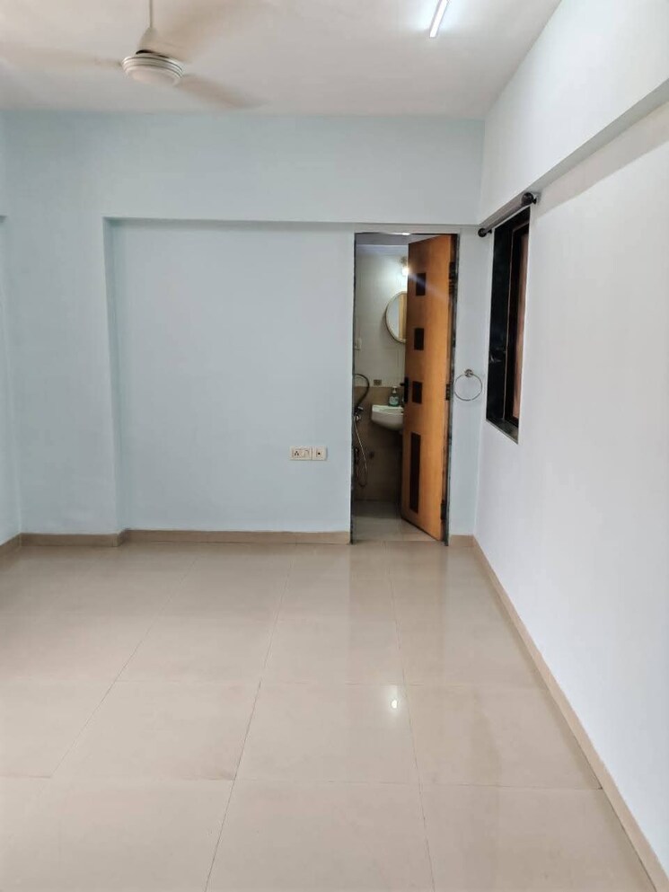 Room, andheri east 1.5 Bedroom 450 Sq.Ft. Apartment In Andheri East Mumbai 8995473