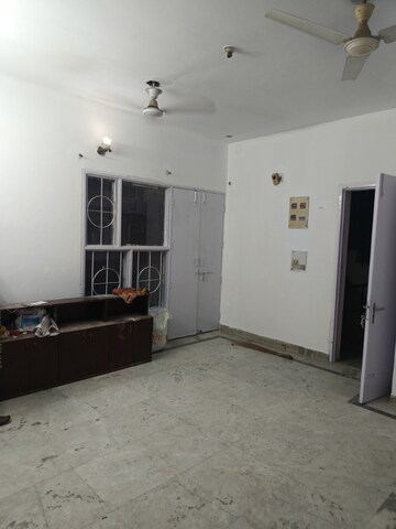 Room in 2 BHK Builder Floor at S S Southend, Sector 49 – for Rent