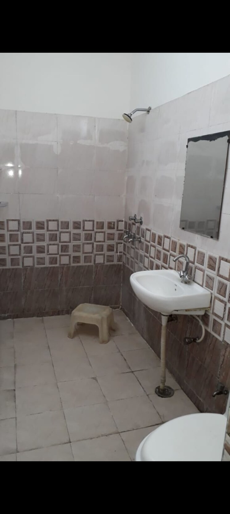 Bathroom, rwa-apartments-sector-26 Studio 550 Sq.Ft. Apartment In Sector 26 Noida 8995534