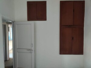 Room in 3.5 BHK Apartment at Uma Cooperative Society, Mayur Vihar 1 – for Sale