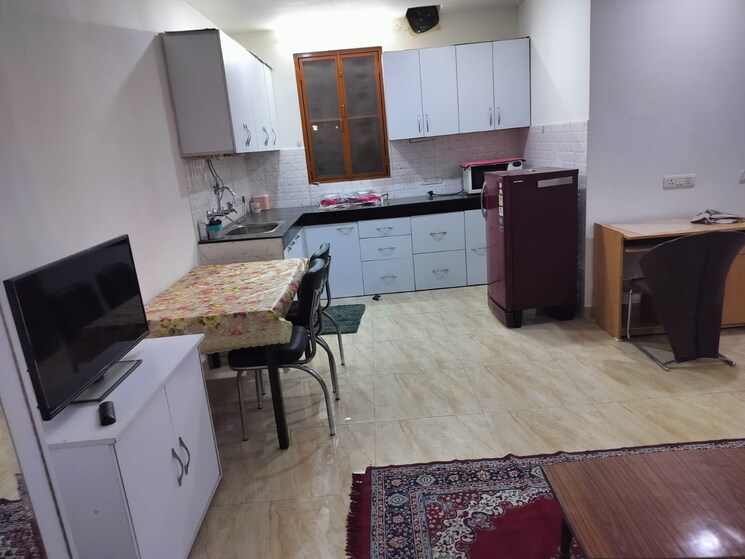 Room, defence colony Studio 550 Sq.Ft. Apartment In Defence Colony Delhi 8995541