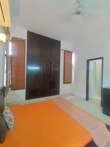 Room in 3 BHK Apartment at Defence Colony – for Rent