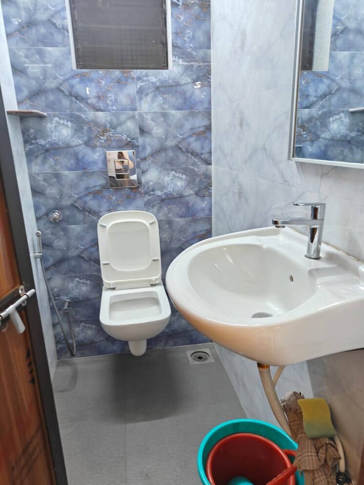 Bathroom, andheri east 2 Bedroom 700 Sq.Ft. Apartment In Andheri East Mumbai 8995558