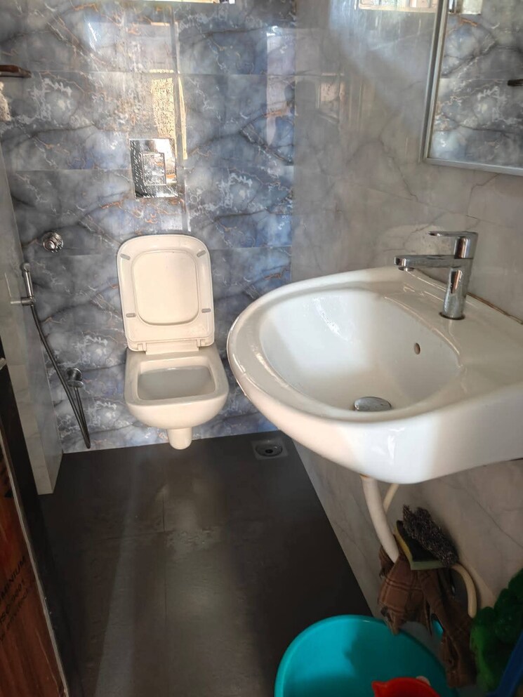 Bathroom, andheri east 2 Bedroom 700 Sq.Ft. Apartment In Andheri East Mumbai 8995558
