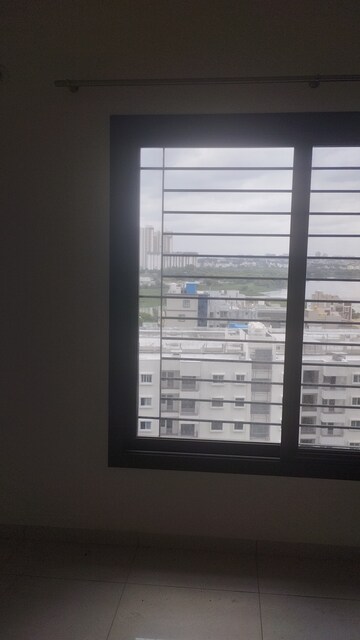 Room in 3 BHK Apartment at Sobha Lake Garden, Kr Puram – for Rent