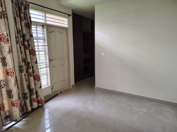 Room in 2 BHK Apartment at Prestige Alcazaar, Shivaji Nagar – for Rent