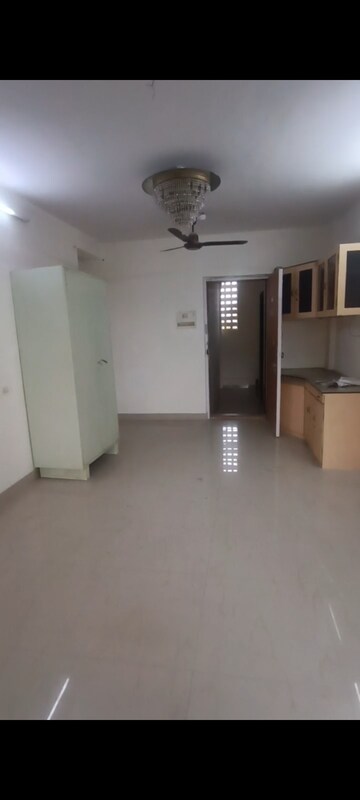 Room in 1 BHK Apartment at Silver Anklet Apartments, Versova – for Sale