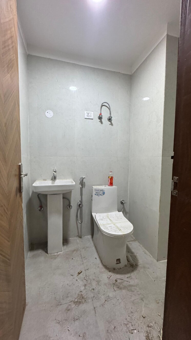 Bathroom, risland-sky-mansion 2 Bedroom 1100 Sq.Ft. Builder Floor In Chattarpur Delhi 8995605