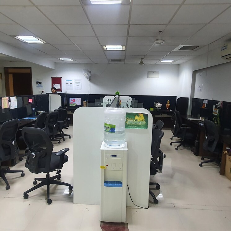 Team Area, amar-neptune Commercial Office Space 1000 Sq.Ft. In Link Road Pune 8995628