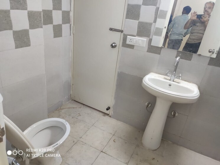 Bathroom, crossing-republik 3 Bedroom 1725 Sq.Ft. Apartment In Crossing Republic Ghaziabad 8995639