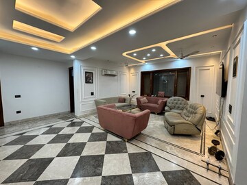Living Room in 4 BHK Builder Floor at Sector 27 – for Rent