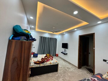 Bedroom in 4 BHK Builder Floor at Sector 27 – for Rent