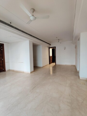 Room in 4 BHK Apartment at DLF Privana West, Sector 76 – for Sale