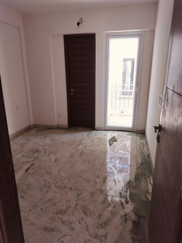 Room in 3.5 BHK Builder Floor at Smart World Gems, Sector 89 – for Rent
