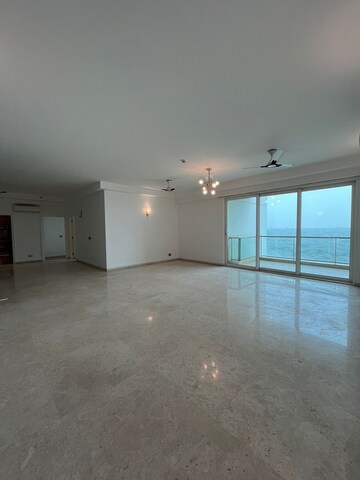 Room in 4 BHK Apartment at DLF Privana West, Sector 76 – for Sale