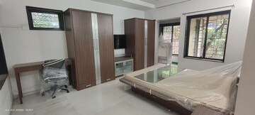 Room in 4 BHK Apartment at Bandra West – for Rent
