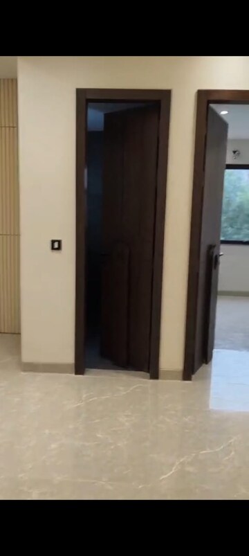 Building Lobby in 4 BHK Builder Floor at Shakti Khand 2 – for Sale