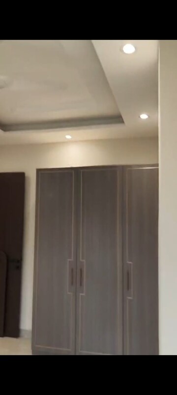 Building Lobby in 4 BHK Builder Floor at Shakti Khand 2 – for Sale