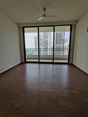 Room in 4 BHK Apartment at DLF Privana, Sector 76 – for Sale