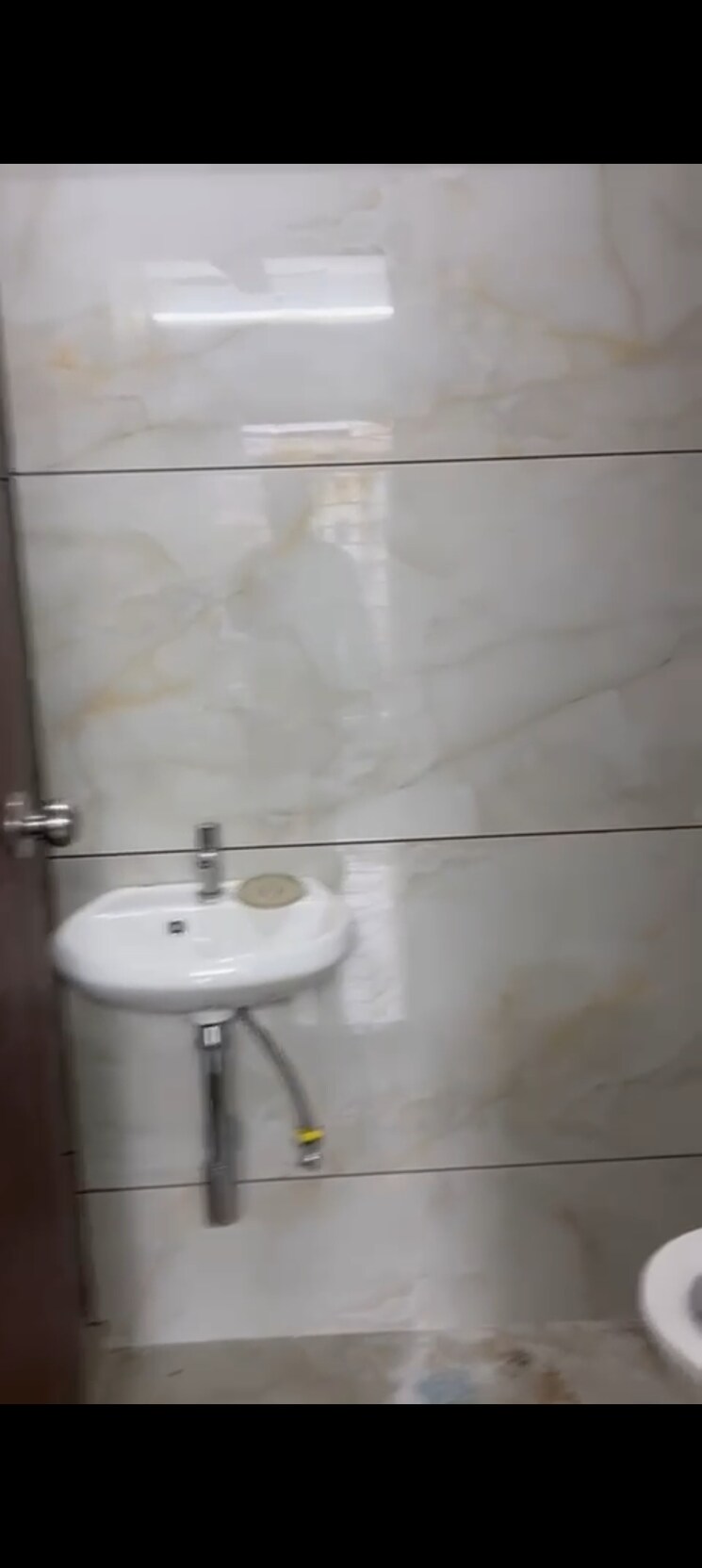 Bathroom, accord-bindra-one 1 Bedroom 422 Sq.Ft. Apartment In Andheri East Mumbai 8995719