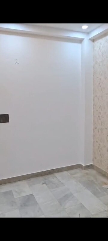 Room in 1 BHK Builder Floor at Vaishali Sector 5 – for Sale