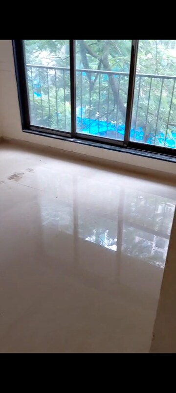 Room in 2 BHK Apartment at Bhoomi Midas, Kurla – for Rent