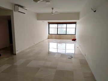 Room in 5 BHK Apartment at Prabhadevi CHS, Prabhadevi – for Rent