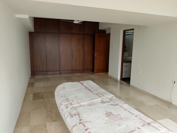 Bedroom in 5 BHK Apartment at Prabhadevi CHS, Prabhadevi – for Rent