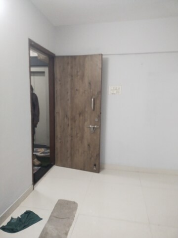 Room in 1 BHK Apartment at Hirani Skyview Castle, Kurla – for Rent