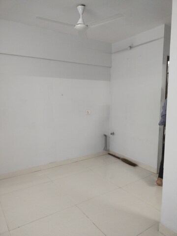 Room in 1 BHK Apartment at Hirani Skyview Castle, Kurla – for Rent