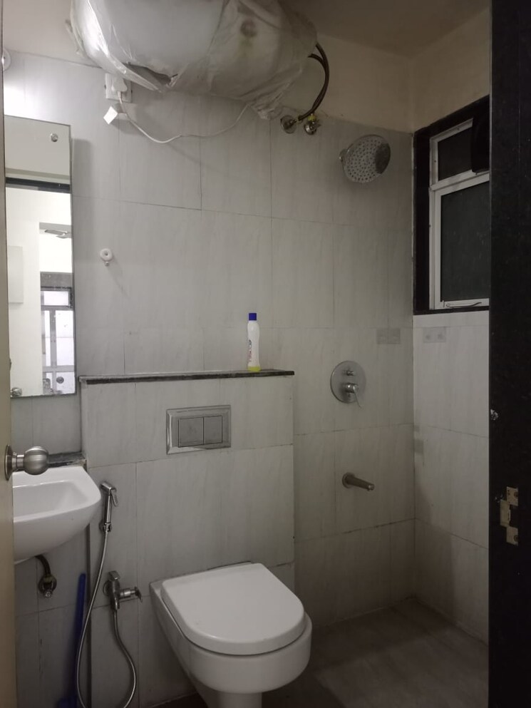 Bathroom, godrej-central 3 Bedroom 1165 Sq.Ft. Apartment In Chembur Mumbai 8995816
