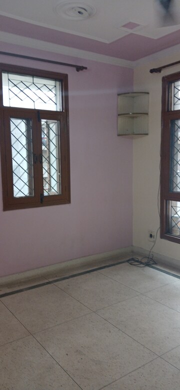 2 BHK Apartment For Rent in Varun Apartment Noida, Sector 62