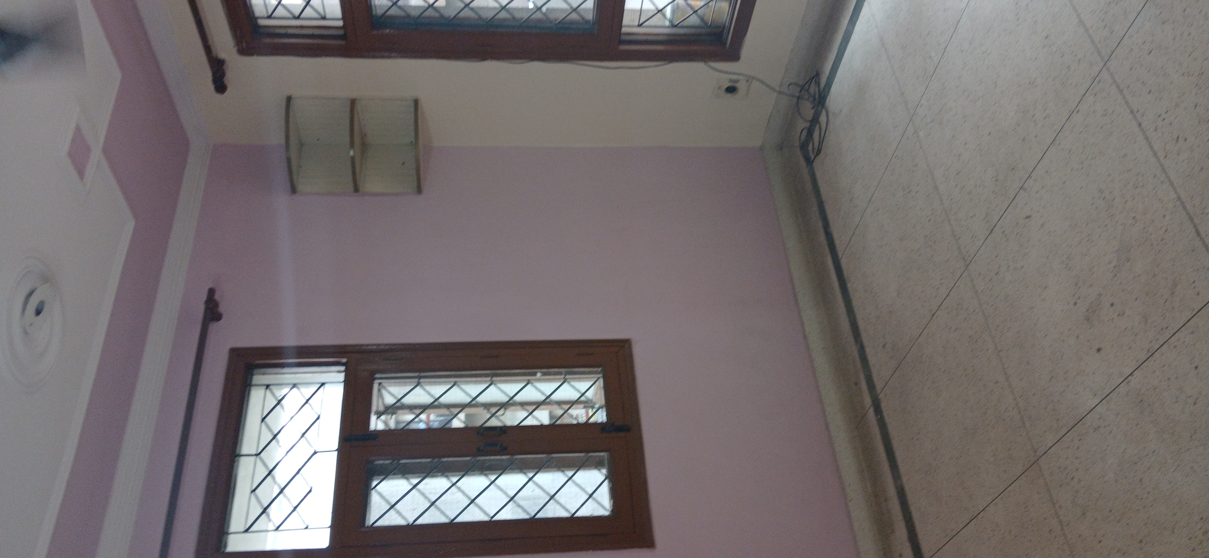 2 BHK Apartment For Rent in Varun Apartment Noida