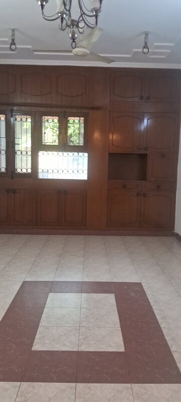 Living Room in 3.5 BHK Apartment at Sarita Vihar Pocket-C RWA, Sarita Vihar – for Rent