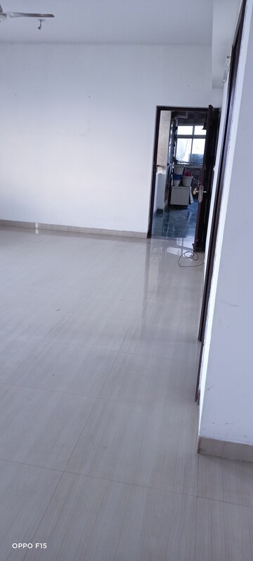 Room in 3 BHK Apartment at Alpine Society, Omega Iv Greater Noida – for Rent