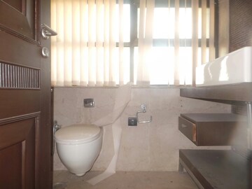 Bathroom in 5 BHK Apartment at Rna Mirage, Worli – for Rent