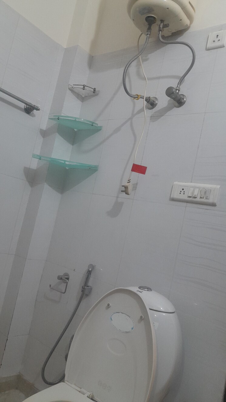 Bathroom, ss-mayfield-gardens 3 Bedroom 1500 Sq.Ft. Builder Floor In Sector 51 Gurgaon 8995862