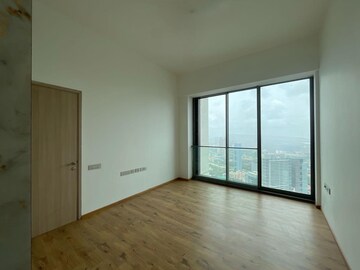 Room in 5 BHK Apartment at Rustomjee Crown Phase 2, Prabhadevi – for Rent
