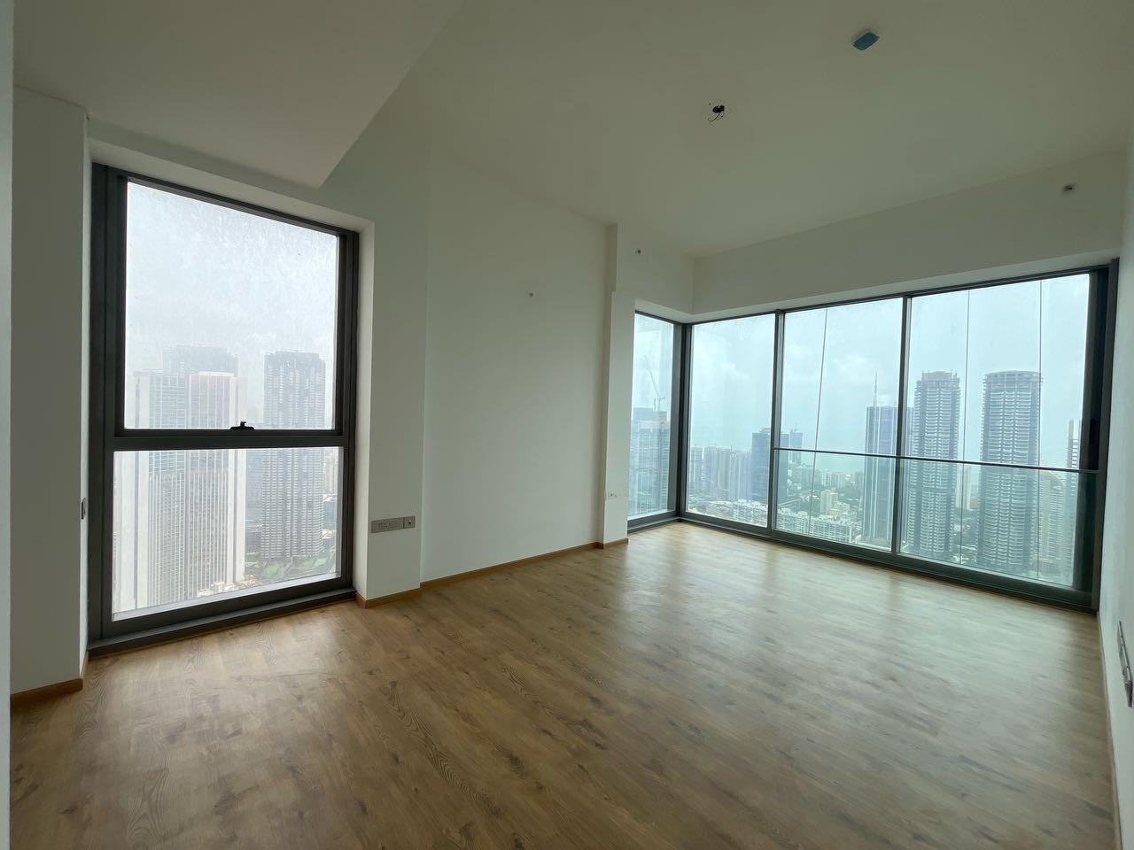 5 BHK + Pooja Room,Servant Room Apartment For Rent in Rustomjee Crown Phase 2